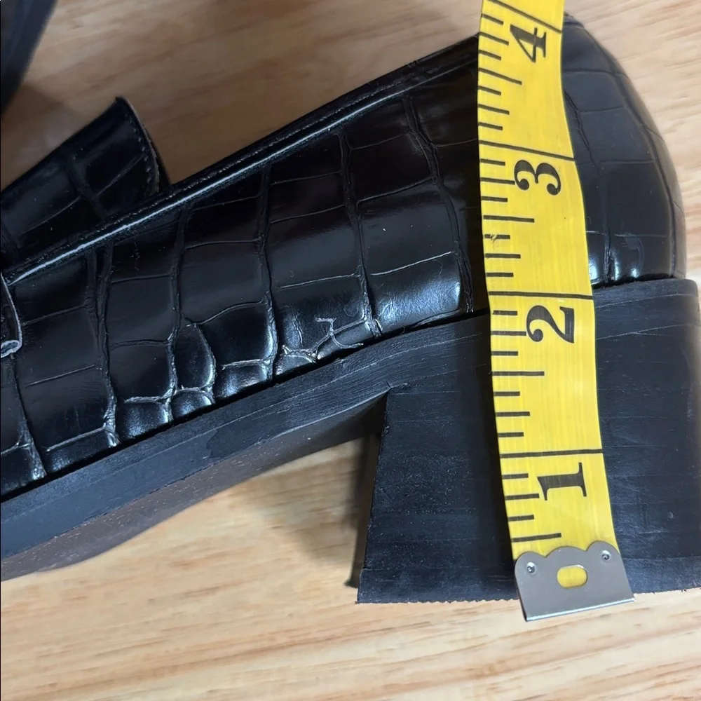 Urban Outfitters Black Croc Print Loafers with Heel and gold chain accent size 7 - Picture 4 of 11